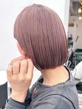 ヒビヲ(HIBIO) ショートボブダブルカラーハイトーン切りっぱなしブリーチカラー