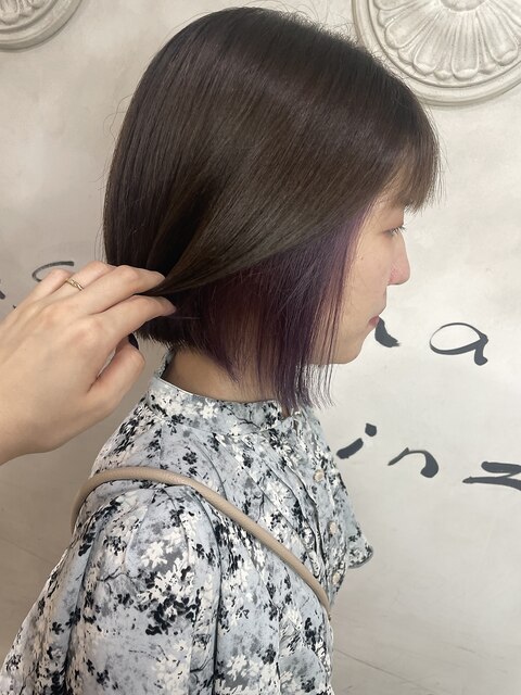 ボブヘアーに隠れたオシャレをプラス