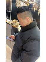 シロ(SHILO)&nbsp;刈り上げマンバンヘア