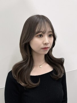 アリアバイエクラート 新宿南口店(ARiA by ECLART) ★小顔に見えるレイヤーを入れた韓国ヘアとグレージュ★