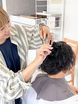 ロッソ(ROSSO)の写真/《マンツーマン施術×2席のみのプライベートサロン》シャンプーから仕上げまでオーナーStylistが担当◇