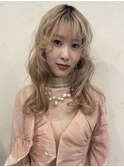 ロングレイヤー韓国くびれヘアカーリーヘアミルクティーベージュ