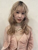ソレイユトウキョウシブヤ(SOLEIL TOKYO shibuya)&nbsp;ロングレイヤー韓国くびれヘアカーリーヘアミルクティーベージュ