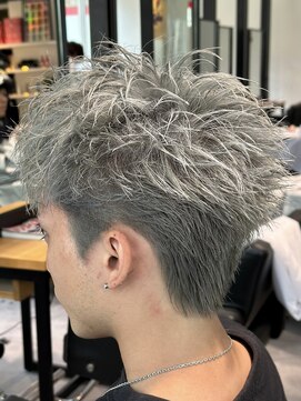 オーシャントーキョー 神戸(OCEAN TOKYO KOBE) シルバーアッシュスパイキーショート