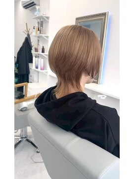 シャルティア(SHALLTIA) ハイトーン/ケアブリーチ/ミルクティーベージュ/ショートウルフ