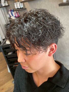 カミノケンキュウ toniko【トニコ】 【清潔感のある身だしなみ】メンズパーマ