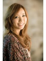 ヘアーメイクスリーク 柔らかヌケ感ロングで夕方デート♪