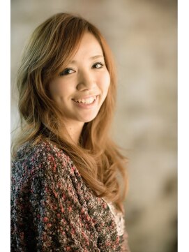 ヘアーメイクスリーク 柔らかヌケ感ロングで夕方デート♪