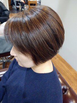 ウィーク 梅田(UiiC) 艶髪ショート◆明るめ白髪染めハイライト【uiicumeda sachi】