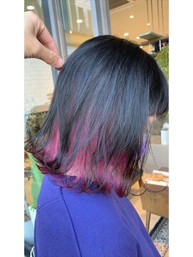 クルニエ(crenier) crenierで作るインナーカラーの外ハネボブ●