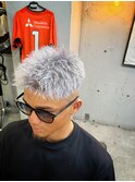 プラチナシルバー短髪