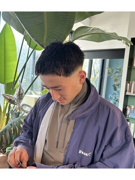 ビハインドザカーテン(BEHIND THE CURTAIN) 【冬は襟足スッキリ!】メンズフェードスタイル