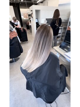 ラヴェ(LAWE.) シルバー系ブリーチ