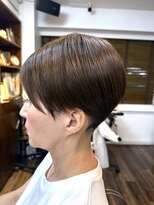 ヘアーサロン ラフリジー(Loufreasy)&nbsp;丸みシルエットと刈り上げで魅せる艶ショート