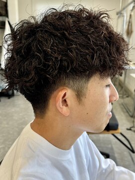 フゥ 宇都宮(FeU) 波巻きパーマセンターパートツイストパーマメンズマッシュパーマ