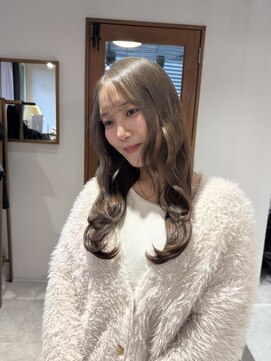 エイトデイズ 三宮駅前店(EIGHT days) グレージュ