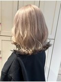 12052ホワイトブロンドフェザーショートボブ黒髪袖カラー