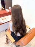 やわらかい質感のウェーブ×艶カラー