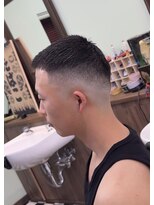 ケーエムシーセントラルルーツ(KMC Central Roots) スキンフェード、クロップ