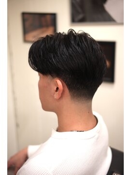 ザチョップショップ キチジョウジ(THE CHOP SHOP KICHIJOJI) センターパートテーパーフェード