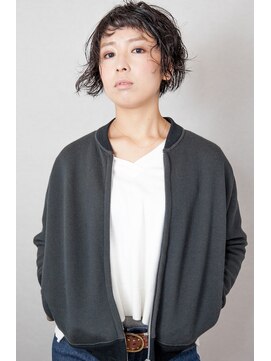 ルーシー ヘアデザインワークス(Lucy Hair Design Works) クセを活かした無造作ショート×ショートバング