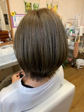 美容室 グラン ブルー 【丸み】人気ショートボブ【カーキ】