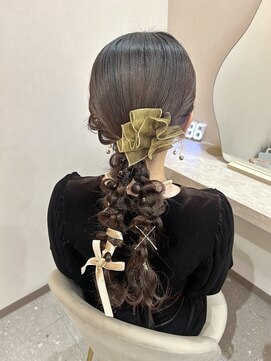 ミラ(Mila) ロングの方におすすめ*ふわふわツインポニー