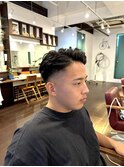 ローフェード+サイドパート+パーマのテーパーショート