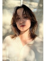 オアシス(oasis)&nbsp;【oasisオグラ】センター分けニュアンスパーマくびれミディアム