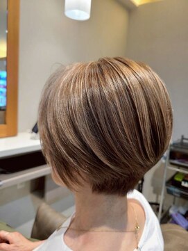 ホワイト テラス(White Terrace) 明るい白髪染め