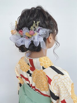 アミカ(Amica) リボンアレンジ/三つ編みツイストシニヨン/ルーズアップアレンジ