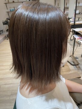 サラ(sarah) 切りっぱなしボブ