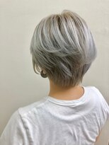 ビスイル 秋葉原店(Vis ill) 20代30代40代前下がりストレート小顔補正立体カット