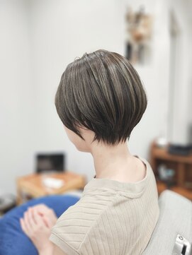 ツナグ(TSUNAGU) 質感と量感にこだわってつくるショートスタイル×透明感カラー