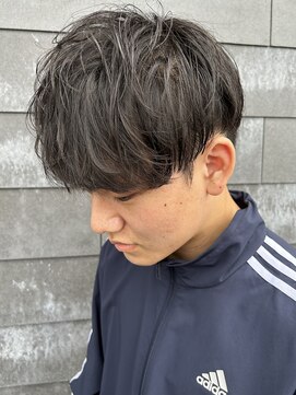 ヒュイル バイ ニアウ(Hwyl by Niau) メンズマッシュセンターパートスパイラルパーマニュアンスパーマ