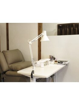 こだわりの薬剤と繊細な技術で、広がる髪も毛先までまとまります。地毛風で柔らかな質感が叶う。