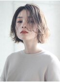 大人かわいい ショートパーマ 大人ガーリー ネイビージュ 黒髪