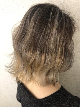 ヘアサロン アティリー(Hair Salon Attirer) 西梅田/ボブ/グレーベージュ/白髪ぼかし/ハイライト/ベージュ