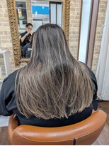 サロン クィ ベルジョーネ(SALON QUI BELLGIONE)&nbsp;グラデーションカラー　ハイライト履歴活かし
