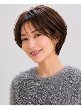 ビーワールド(B WORLD) 髪質改善で叶う大人ショートレイヤー【藤枝/白髪ぼかし】
