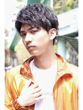 ネイビー(NAVY) アップバングがカッコよく決まる！スパイラルパーマ×ショート
