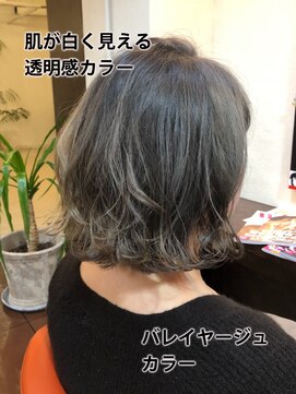 ウェイク ヘアー メイク(wake hair make) グレーアッシュバイヤレージュカラー×外ハネくびれボブディ