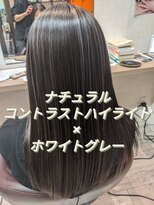 コワファーストナガサキシャンプーボーイ(COIFF1RST NAGASAKI SHAMPOO BOY)&nbsp;ナチュラルコントラストハイライト×ホワイトグレー