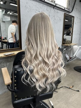 ワン(ONE) ホワイト