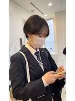 イヴォークトーキョーオーサカ(EVOKE TOKYO osaka)&nbsp;マッシュショート 耳かけ シースルーバング 暗髪 艶髪 可愛い