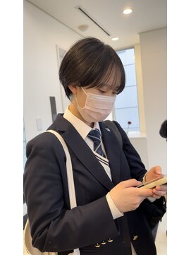 イヴォークトーキョーオーサカ(EVOKE TOKYO osaka) マッシュショート 耳かけ シースルーバング 暗髪 艶髪 可愛い