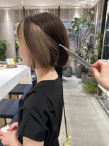 ステアケース 武蔵小杉店(stair:case) 大人かわいいインナーカラーベージュ前下がりボブ切りっぱなし