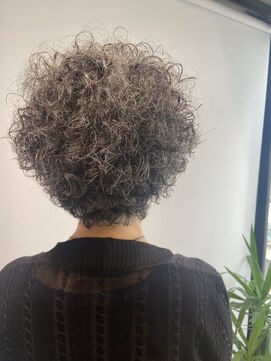 ヒスイバイケンジ(hisui by KENJE) スパイラルパーマ