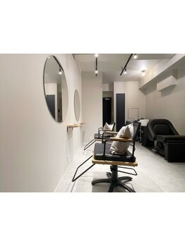 実力派スタイリストがマンツーマン施術！落ち着いた大人の上質空間のプライベートサロン《LOA》