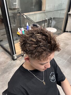 イーラ(era) メンズパーマブラウンベースハイライトピンパーマ